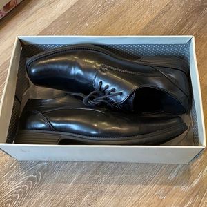 Perry Ellis leather shoes. Worn for 1 hour